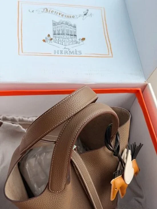 Luxury Grained Leather Bucket Bag Deep Burgundy w/ Gold Hardware - Picture 5 of 9